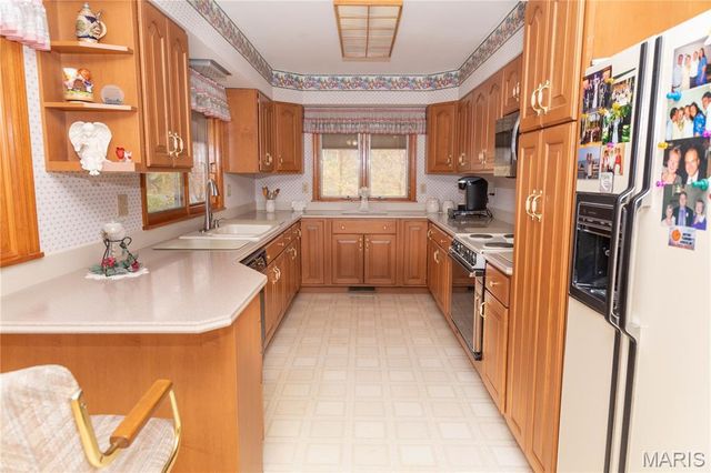 10010 Harwich Drive, Crestwood, MO 63126