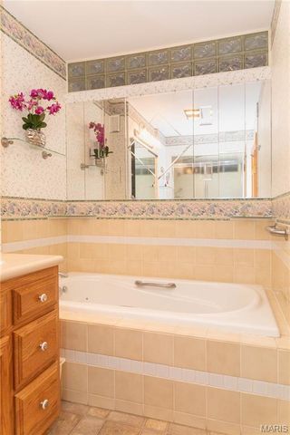 10010 Harwich Drive, Crestwood, MO 63126