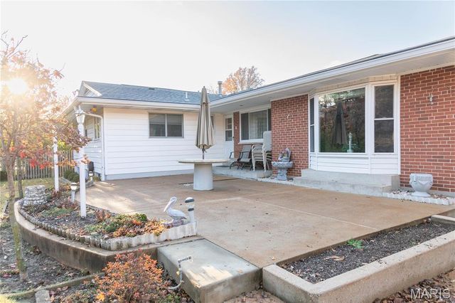 10010 Harwich Drive, Crestwood, MO 63126