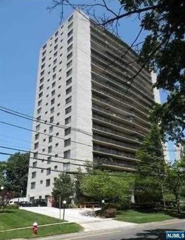 277 Prospect Avenue 4H, Hackensack, NJ 07601