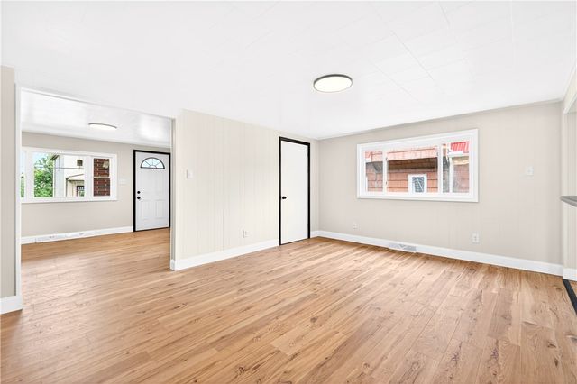 237 Allen Ave, Donora, PA 15033