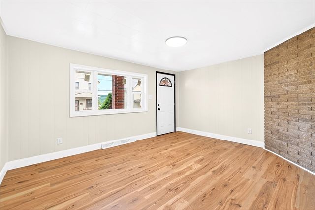 237 Allen Ave, Donora, PA 15033