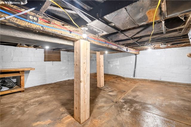 237 Allen Ave, Donora, PA 15033