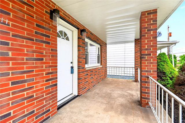 237 Allen Ave, Donora, PA 15033