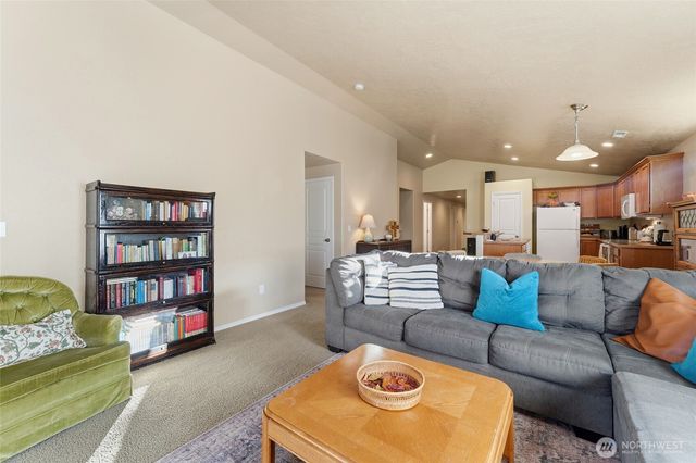 304 SW Homestead Avenue, College Place, WA 99324