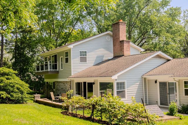 1762 W Palatine Road, Inverness, IL 60067