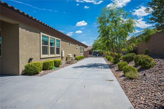 10300 Mystic Ledge Court, Las Vegas, NV 89149