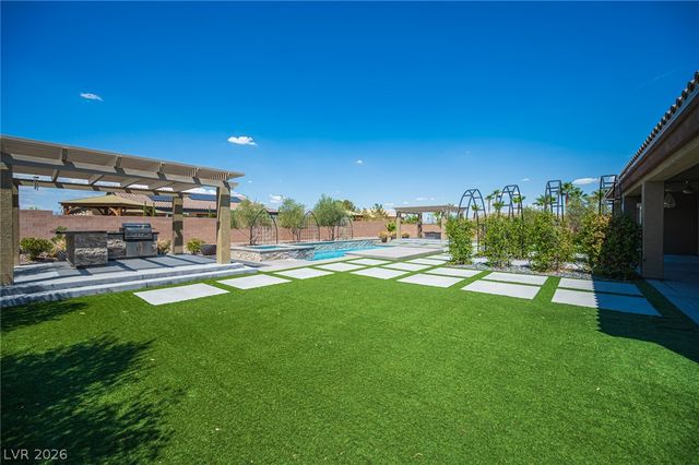 10300 Mystic Ledge Court, Las Vegas, NV 89149