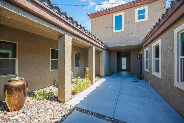 10300 Mystic Ledge Court, Las Vegas, NV 89149