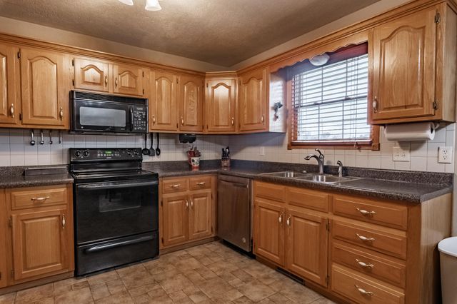 421 N Holly Drive, Buffalo, MO 65622