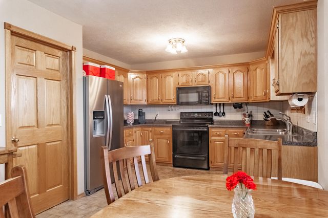 421 N Holly Drive, Buffalo, MO 65622