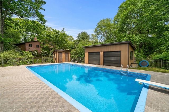 29 Pine Ridge Rd, Stow, MA 01775