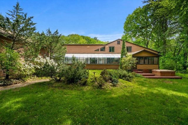 29 Pine Ridge Rd, Stow, MA 01775