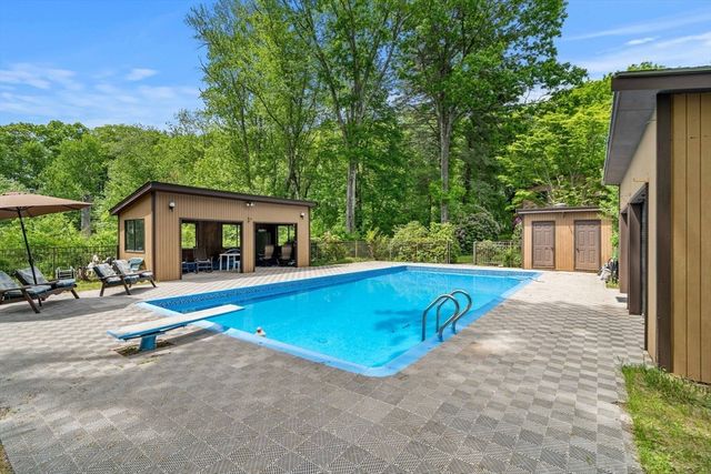 29 Pine Ridge Rd, Stow, MA 01775