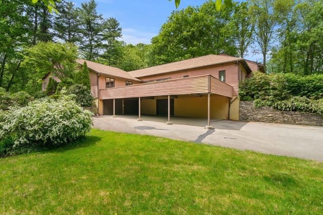 29 Pine Ridge Rd, Stow, MA 01775