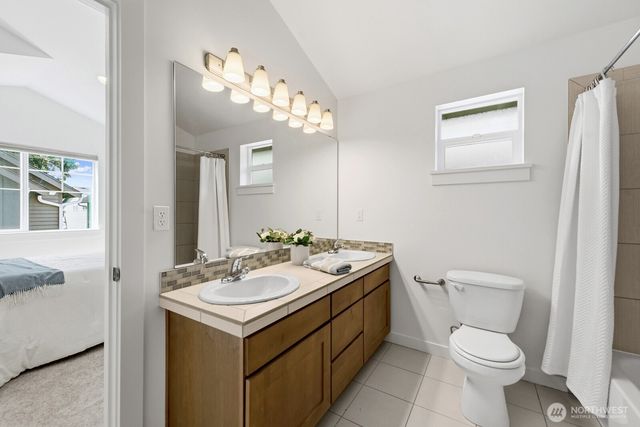 931 A N 97th Street, Seattle, WA 98103