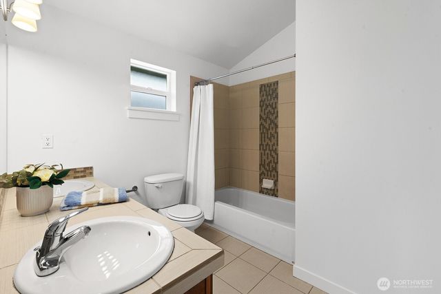 931 A N 97th Street, Seattle, WA 98103