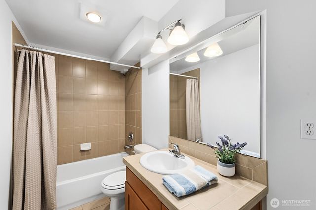 931 A N 97th Street, Seattle, WA 98103