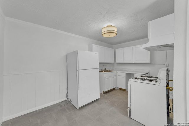 811 S GENERAL MCMULLEN DR, San Antonio, TX 78237