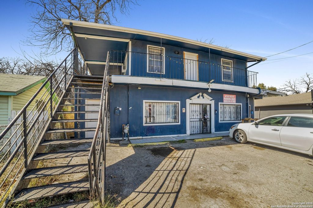 811 S GENERAL MCMULLEN DR, San Antonio, TX 78237