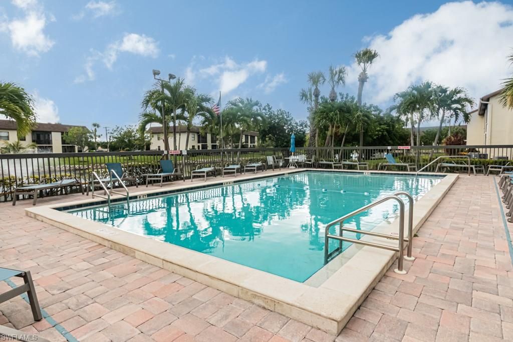9275 Lake Park DR 204, FORT MYERS, FL 33919 — exterior