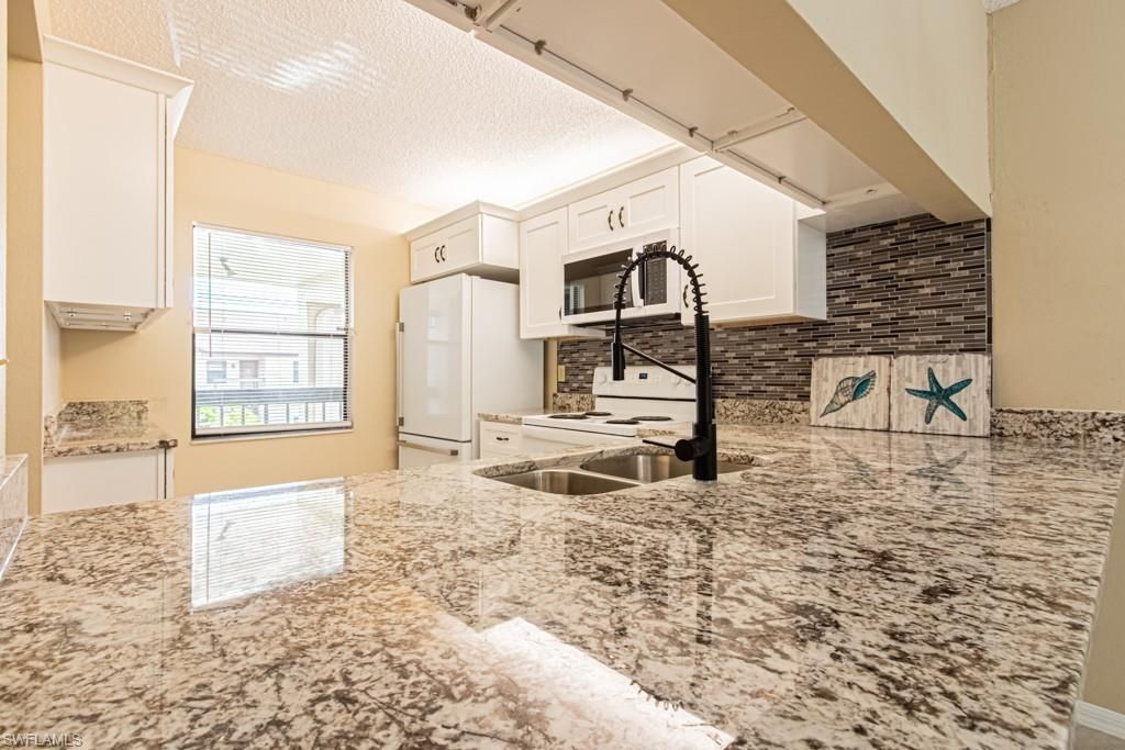 9275 Lake Park DR 204, FORT MYERS, FL 33919 — photo 5