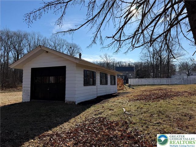 123 Eisenhower Boulevard, Roseto Boro, PA 18013