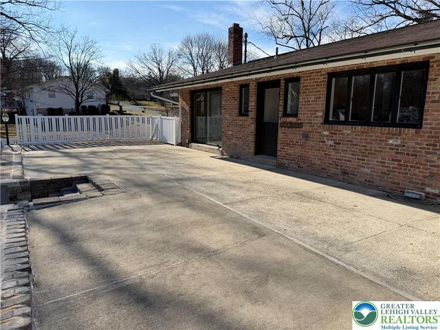 123 Eisenhower Boulevard, Roseto Boro, PA 18013