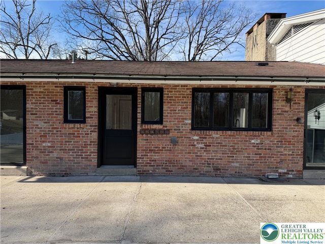 123 Eisenhower Boulevard, Roseto Boro, PA 18013