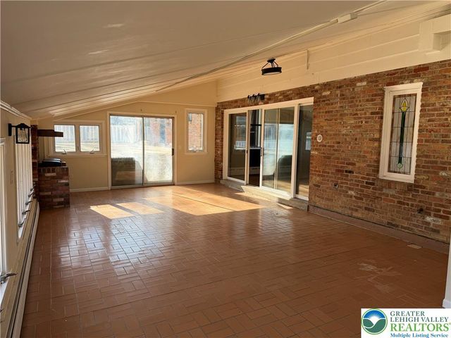 123 Eisenhower Boulevard, Roseto Boro, PA 18013