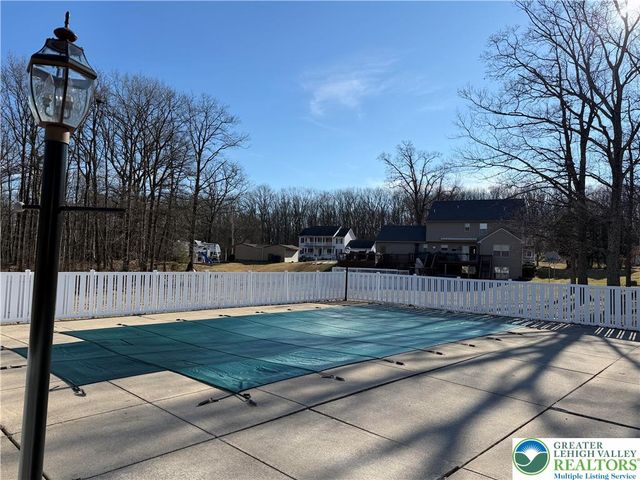 123 Eisenhower Boulevard, Roseto Boro, PA 18013