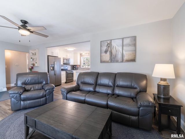 526 N LAKESHORE Drive, Hanna City, IL 61536