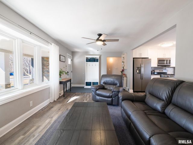 526 N LAKESHORE Drive, Hanna City, IL 61536