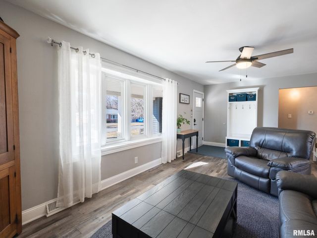 526 N LAKESHORE Drive, Hanna City, IL 61536