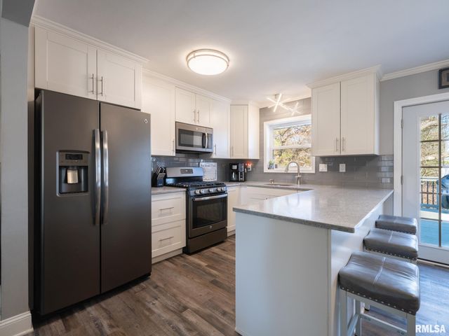 526 N LAKESHORE Drive, Hanna City, IL 61536