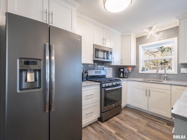 526 N LAKESHORE Drive, Hanna City, IL 61536