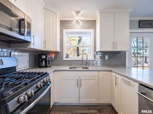 526 N LAKESHORE Drive, Hanna City, IL 61536