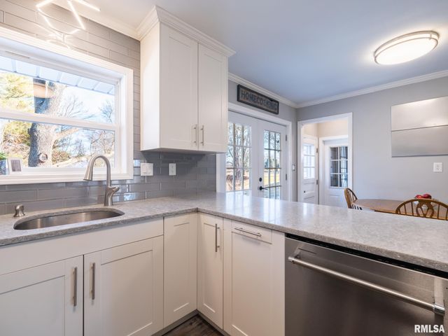 526 N LAKESHORE Drive, Hanna City, IL 61536