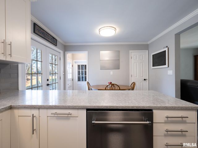 526 N LAKESHORE Drive, Hanna City, IL 61536