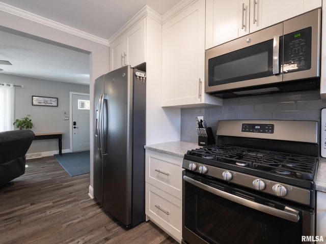 526 N LAKESHORE Drive, Hanna City, IL 61536