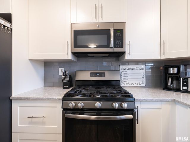 526 N LAKESHORE Drive, Hanna City, IL 61536