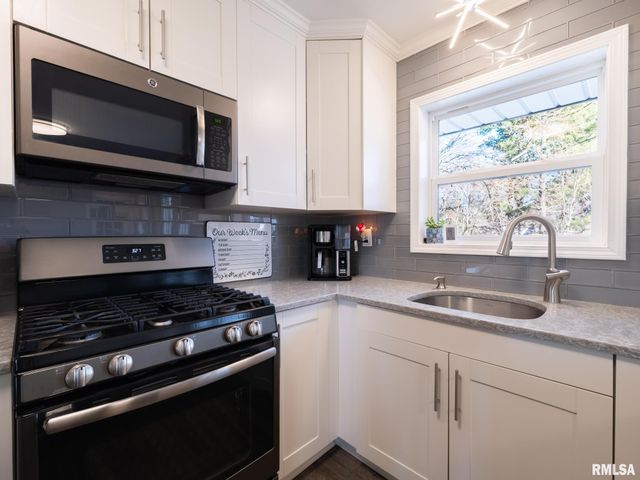 526 N LAKESHORE Drive, Hanna City, IL 61536