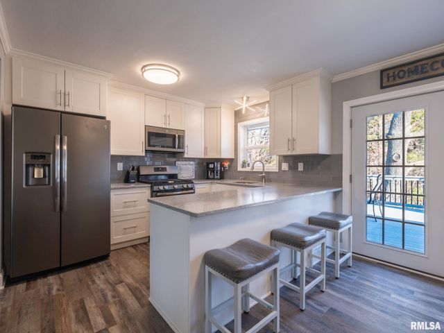 526 N LAKESHORE Drive, Hanna City, IL 61536