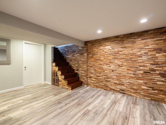 526 N LAKESHORE Drive, Hanna City, IL 61536