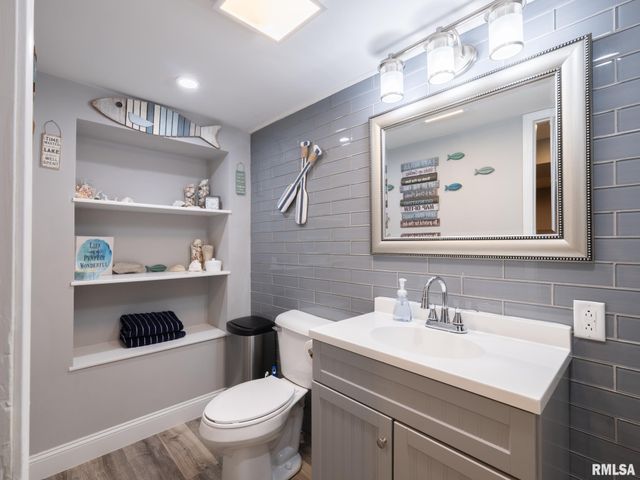 526 N LAKESHORE Drive, Hanna City, IL 61536