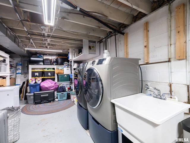 526 N LAKESHORE Drive, Hanna City, IL 61536