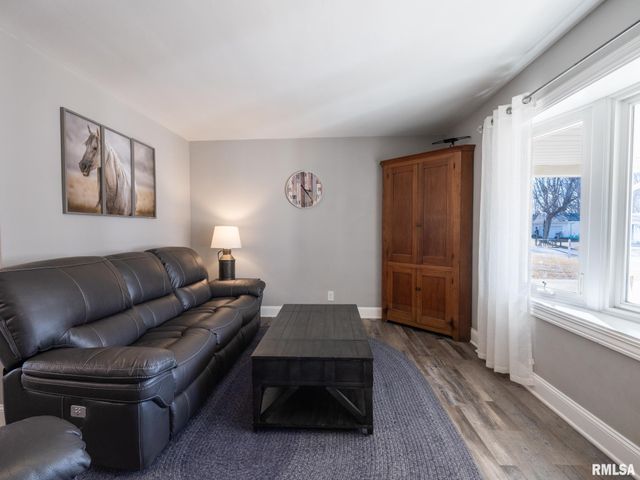 526 N LAKESHORE Drive, Hanna City, IL 61536