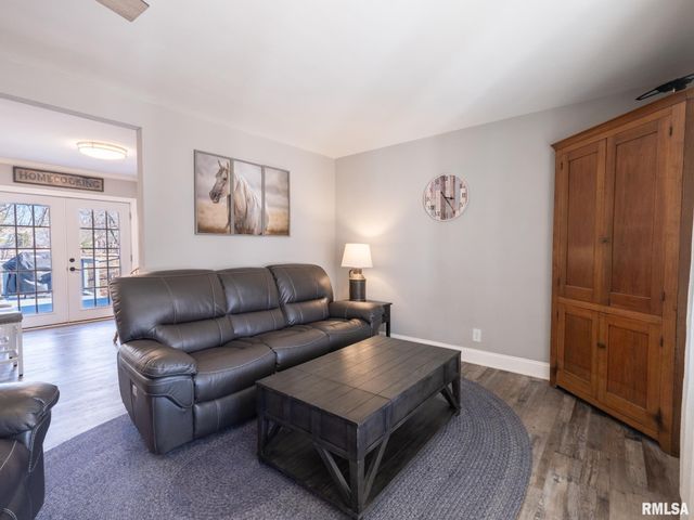 526 N LAKESHORE Drive, Hanna City, IL 61536