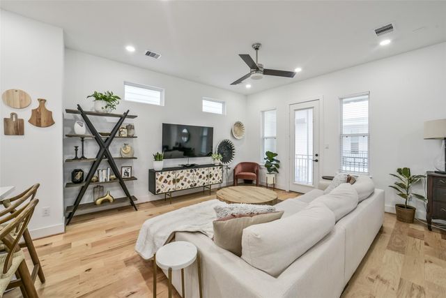 718 W Donovan Street A, Houston, TX 77091