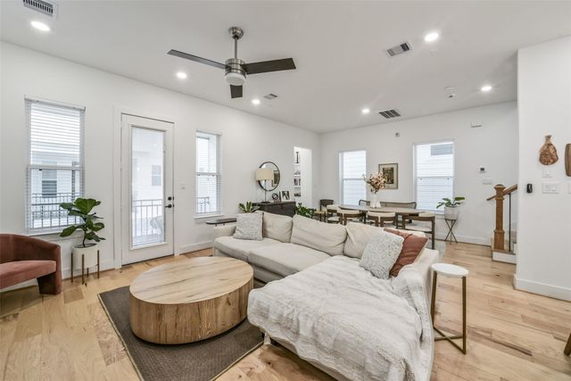 718 W Donovan Street A, Houston, TX 77091